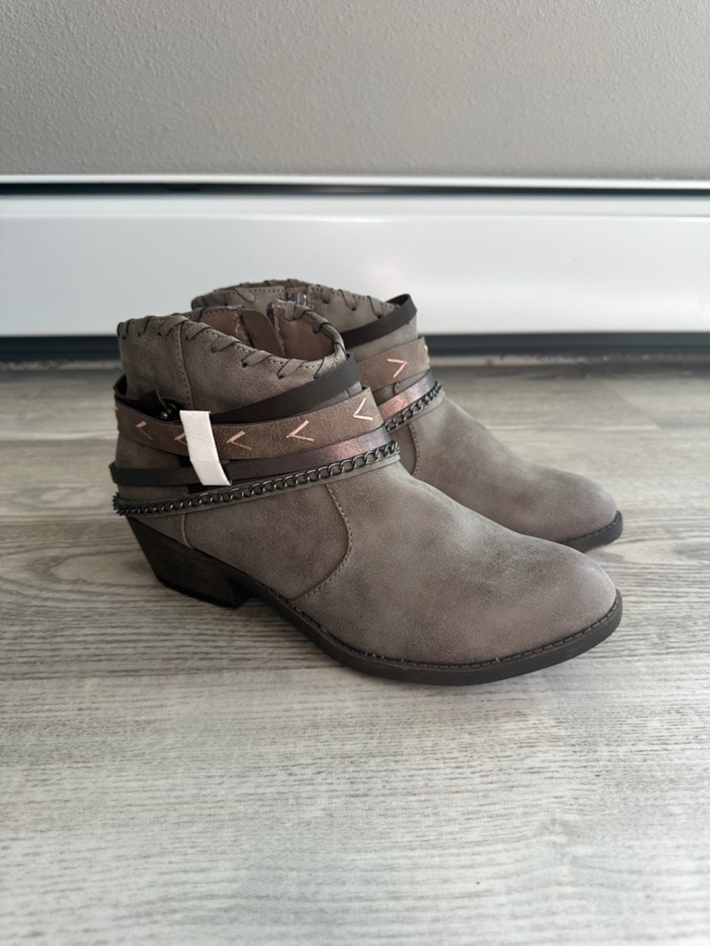 NWOT JellyPop Allia Taupe Ankle Boots 10